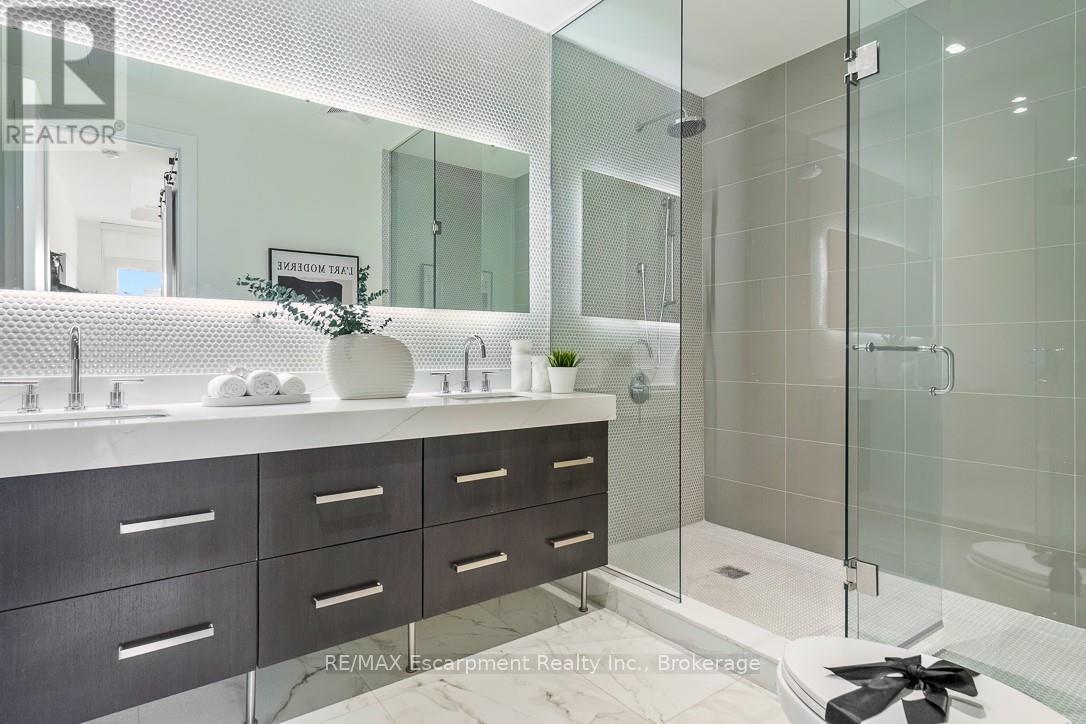 105 - 123 Maurice Drive, Oakville, Ontario  L6K 2W6 - Photo 32 - W12883006