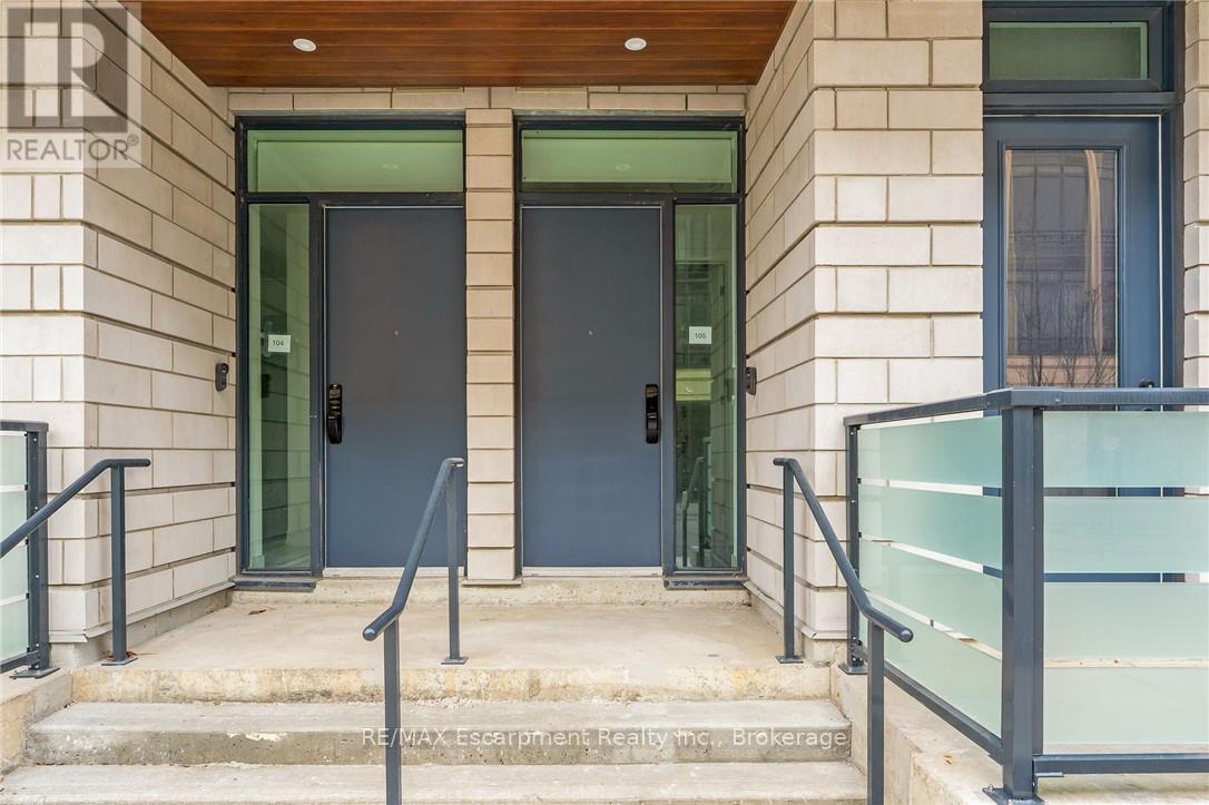 105 - 123 Maurice Drive, Oakville, Ontario  L6K 2W6 - Photo 4 - W12883006