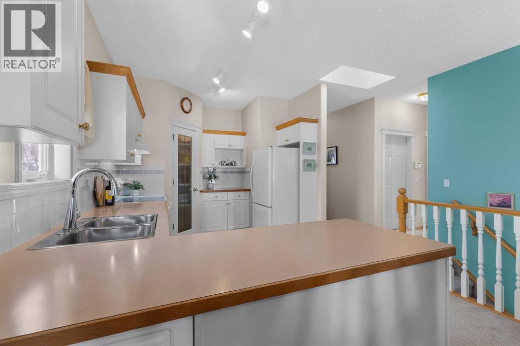 38 Scimitar Circle NW, Calgary, Alberta  T3L 2C8 - Photo 7 - A2292115