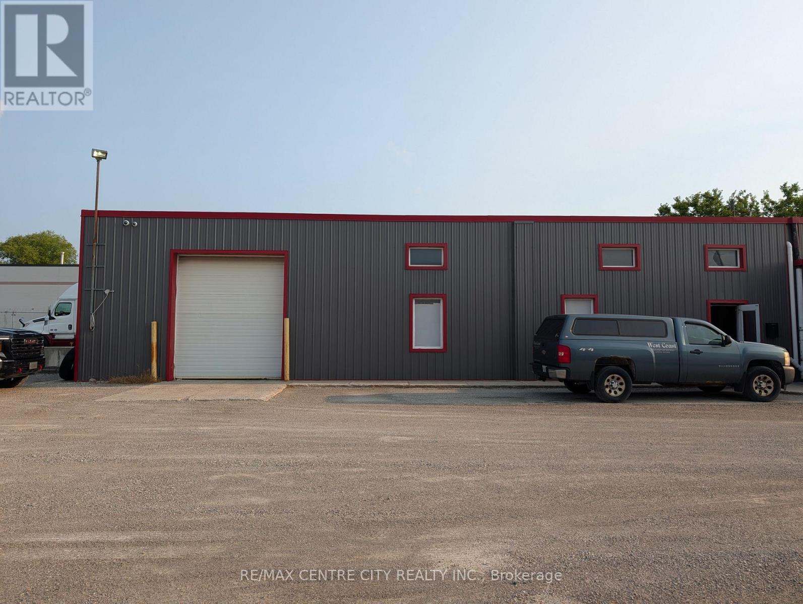 1015 Hargrieve Road, London South, Ontario  N6E 1P6 - Photo 3 - X12897484