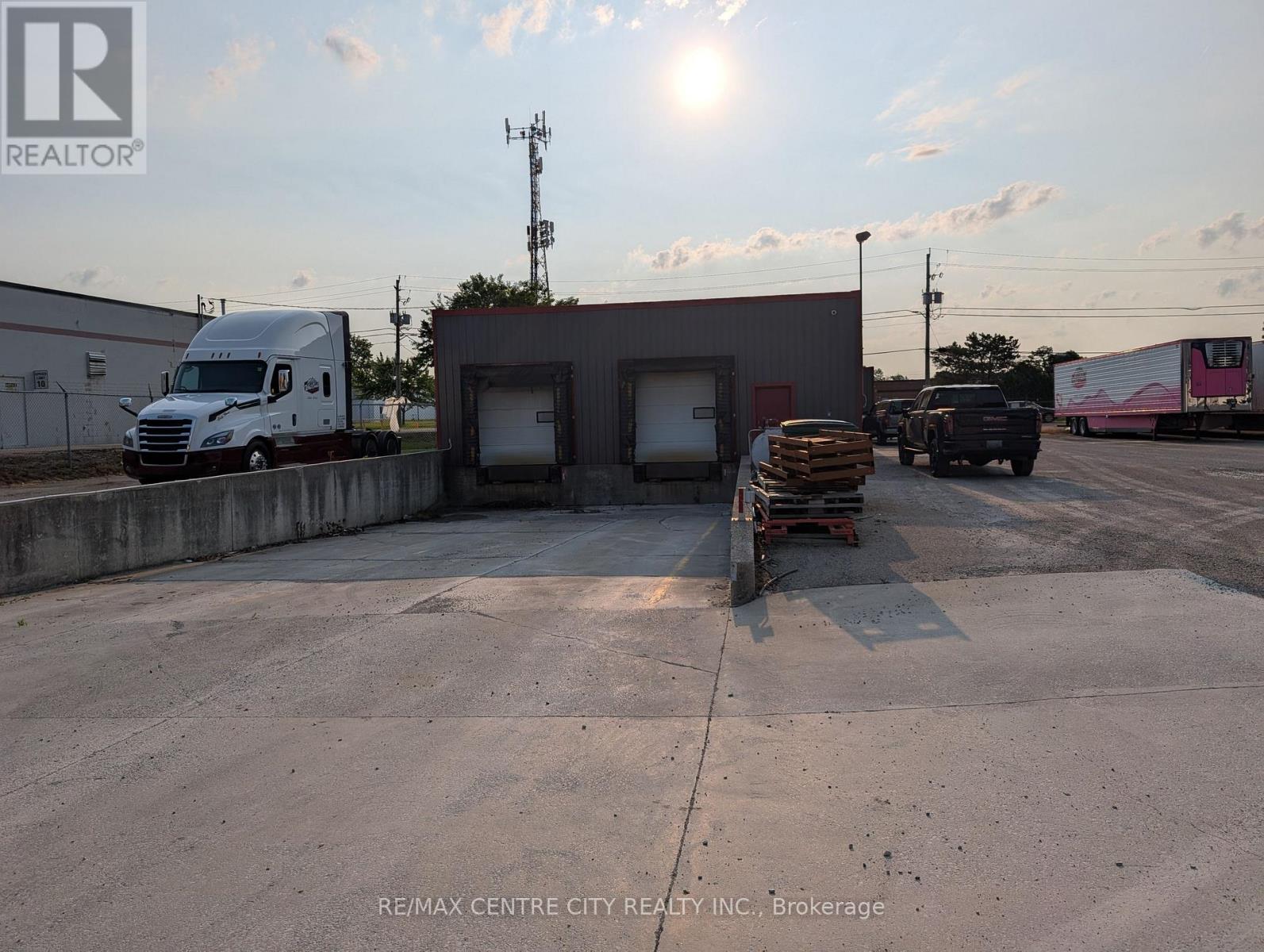 1015 Hargrieve Road, London South, Ontario  N6E 1P6 - Photo 4 - X12897484