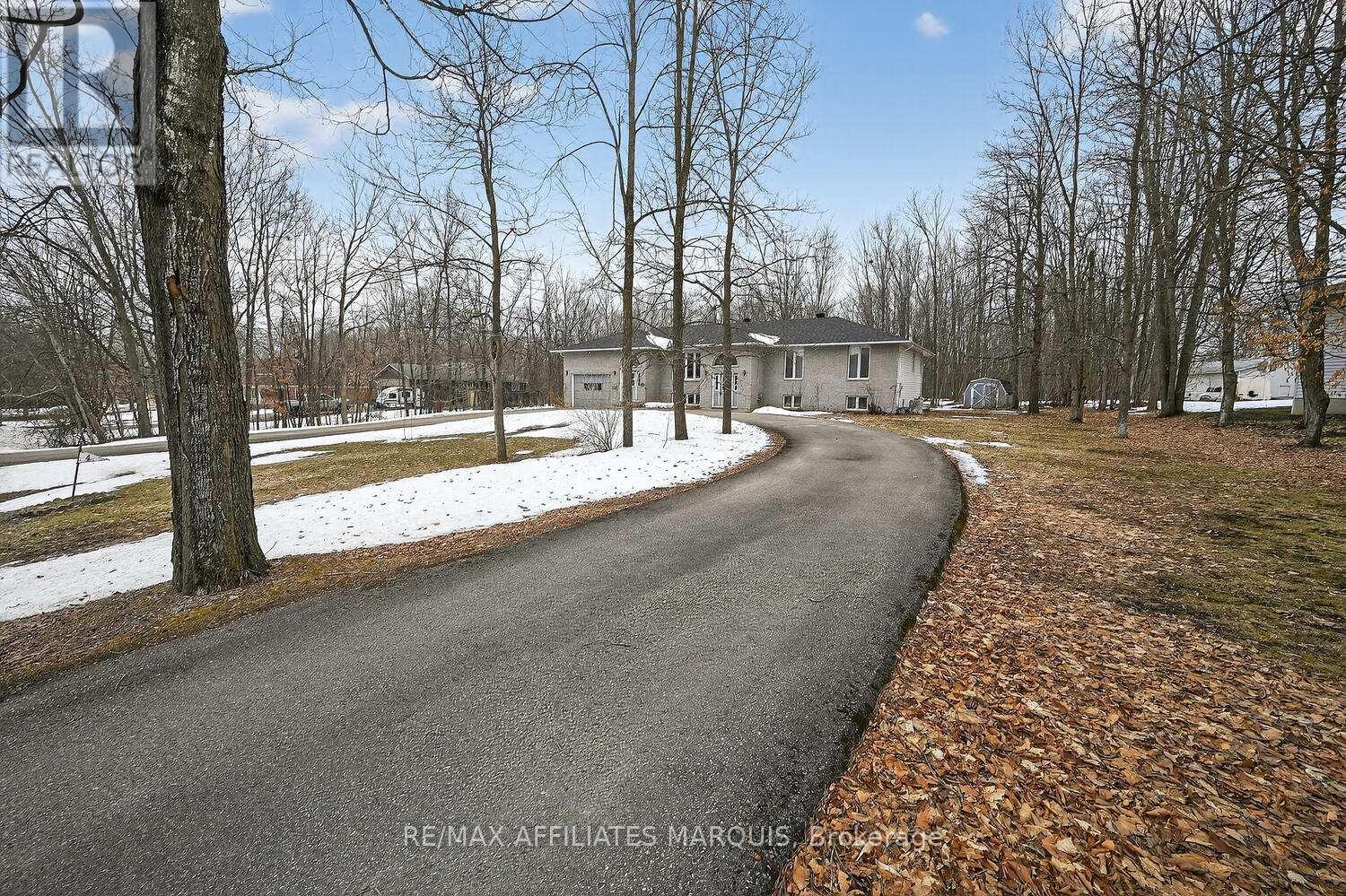 4 South Point Drive, Rideau Lakes, Ontario  K7A 4S5 - Photo 3 - X12897446