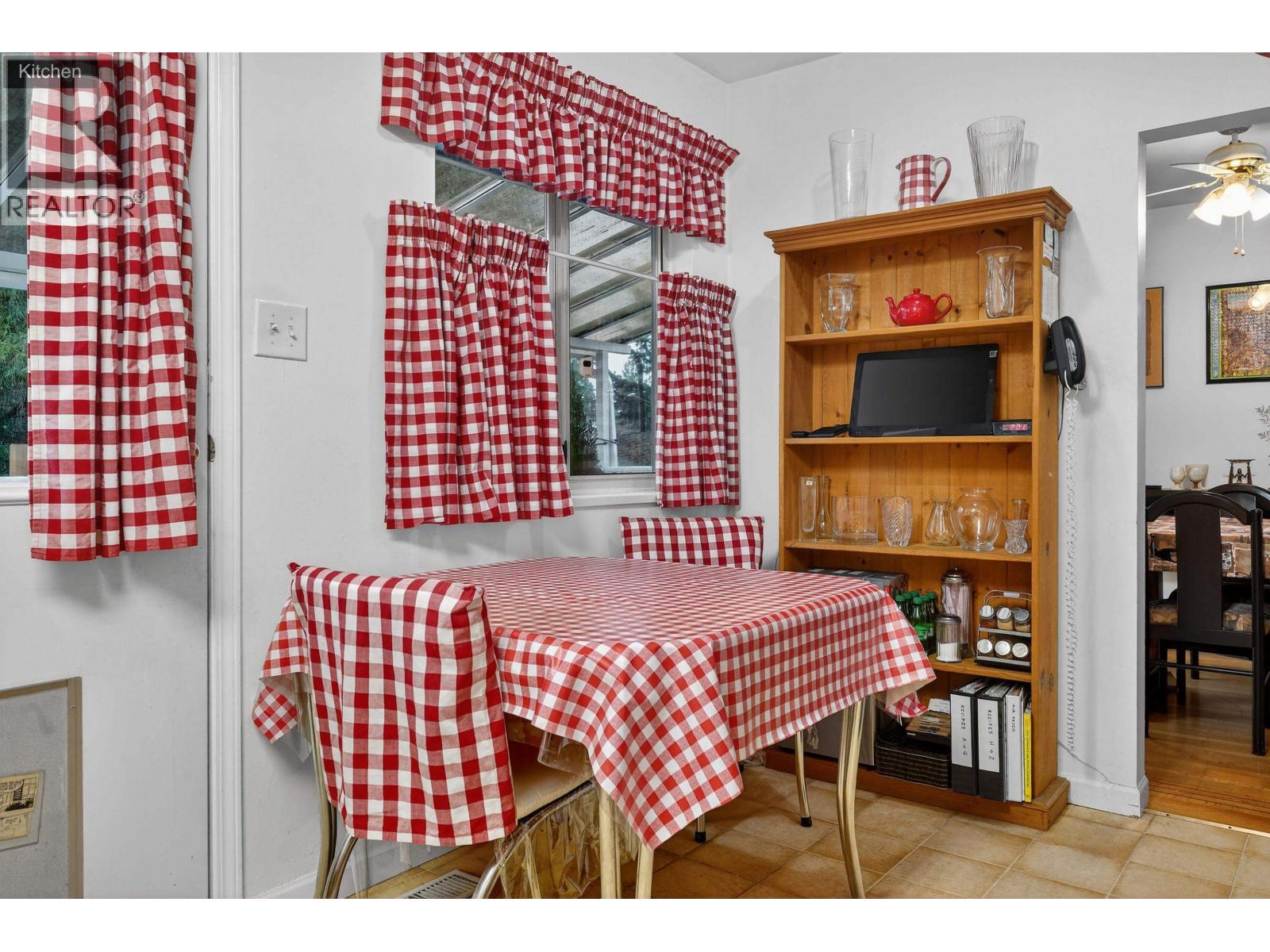 2120 Como Lake Avenue, Coquitlam, British Columbia  V3J 3R5 - Photo 12 - R3100936