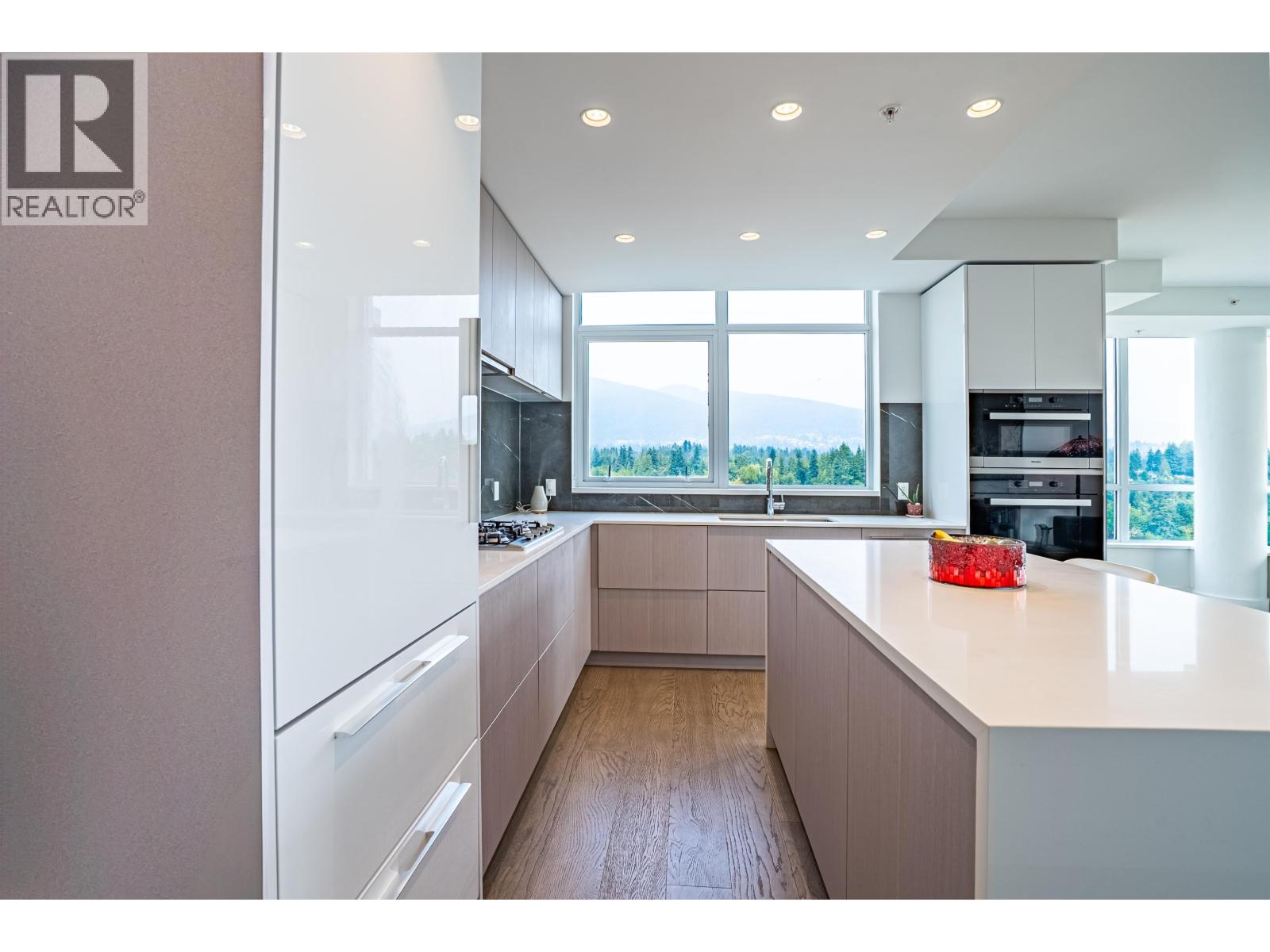 1601 1632 Lions Gate Lane, North Vancouver, British Columbia  V7P 0E2 - Photo 3 - R3101303