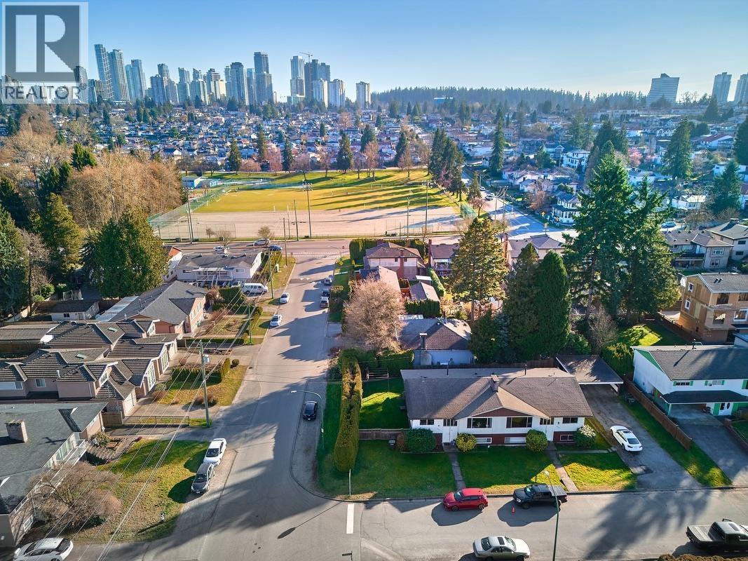 4086/ 4088 Lister Court, Burnaby, British Columbia  V5G 2C2 - Photo 5 - R3101314