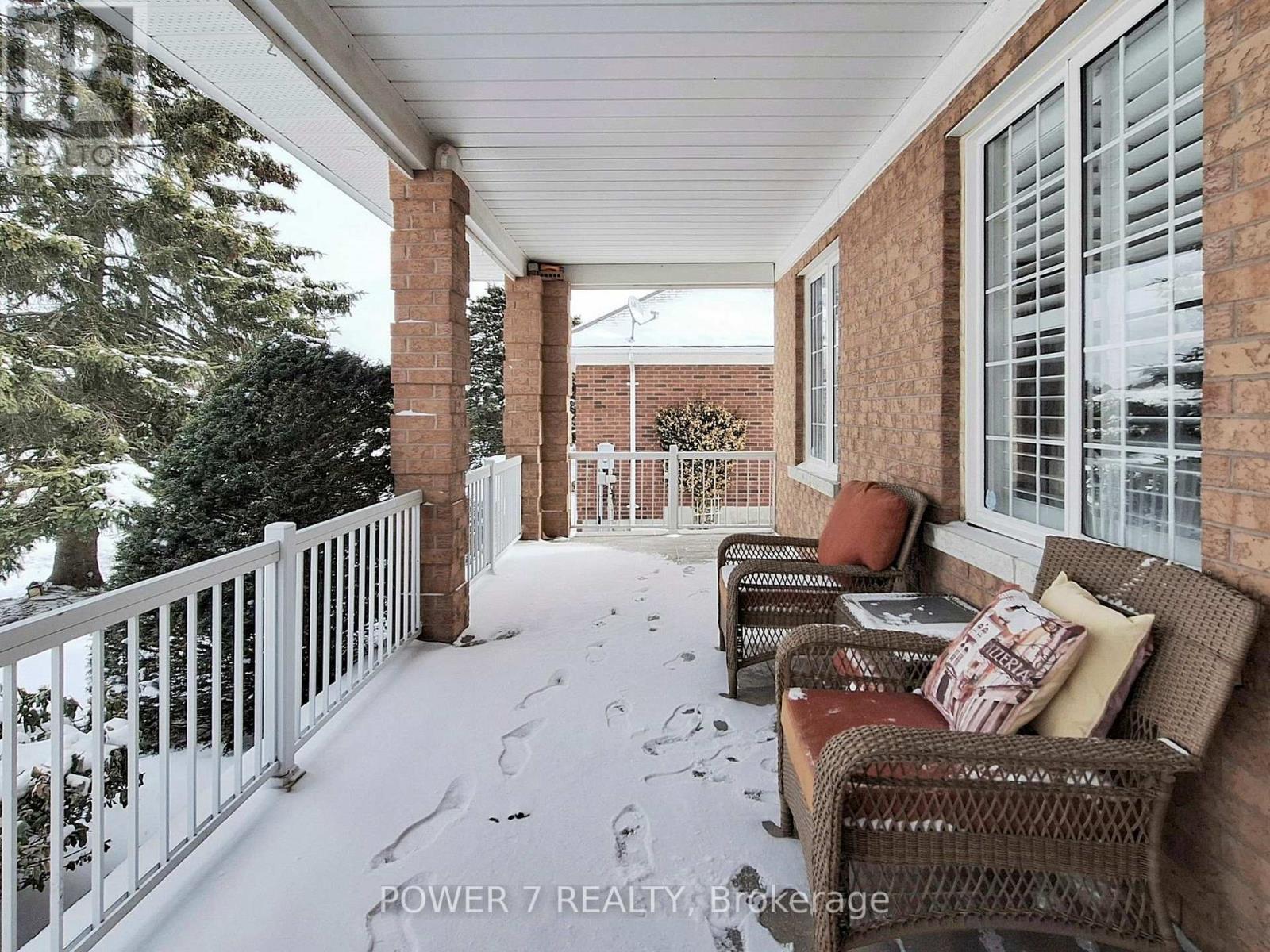 49 Pettet Road, Whitchurch-Stouffville, Ontario  L4A 3J2 - Photo 4 - N12897442