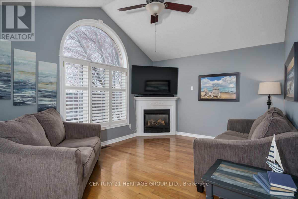 33 Silverstone Crescent, Georgina, Ontario  L4P 4A4 - Photo 12 - N12897470