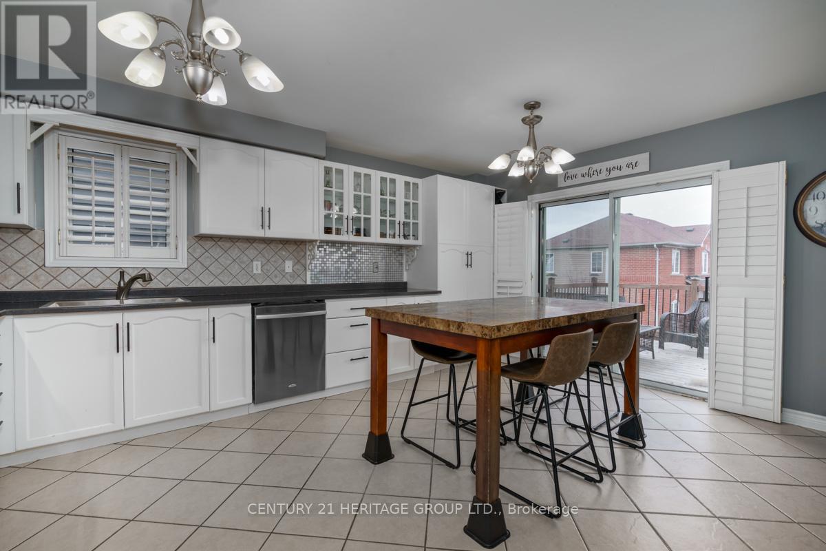 33 Silverstone Crescent, Georgina, Ontario  L4P 4A4 - Photo 9 - N12897470