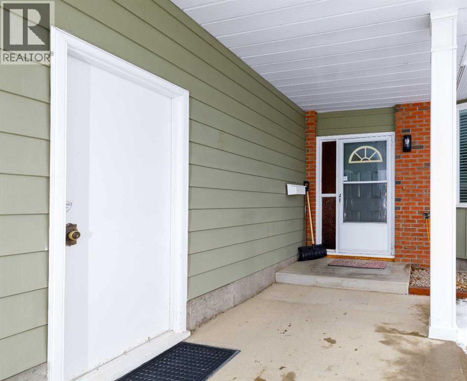 7 Berry Avenue, Red Deer, Alberta  T4R 1K7 - Photo 4 - A2294210