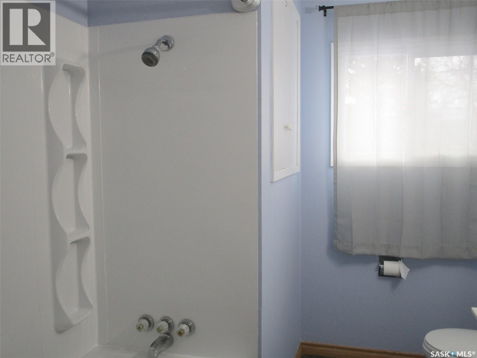 504 4th Avenue E, Assiniboia, Saskatchewan  S0H 0B0 - Photo 7 - SK017412