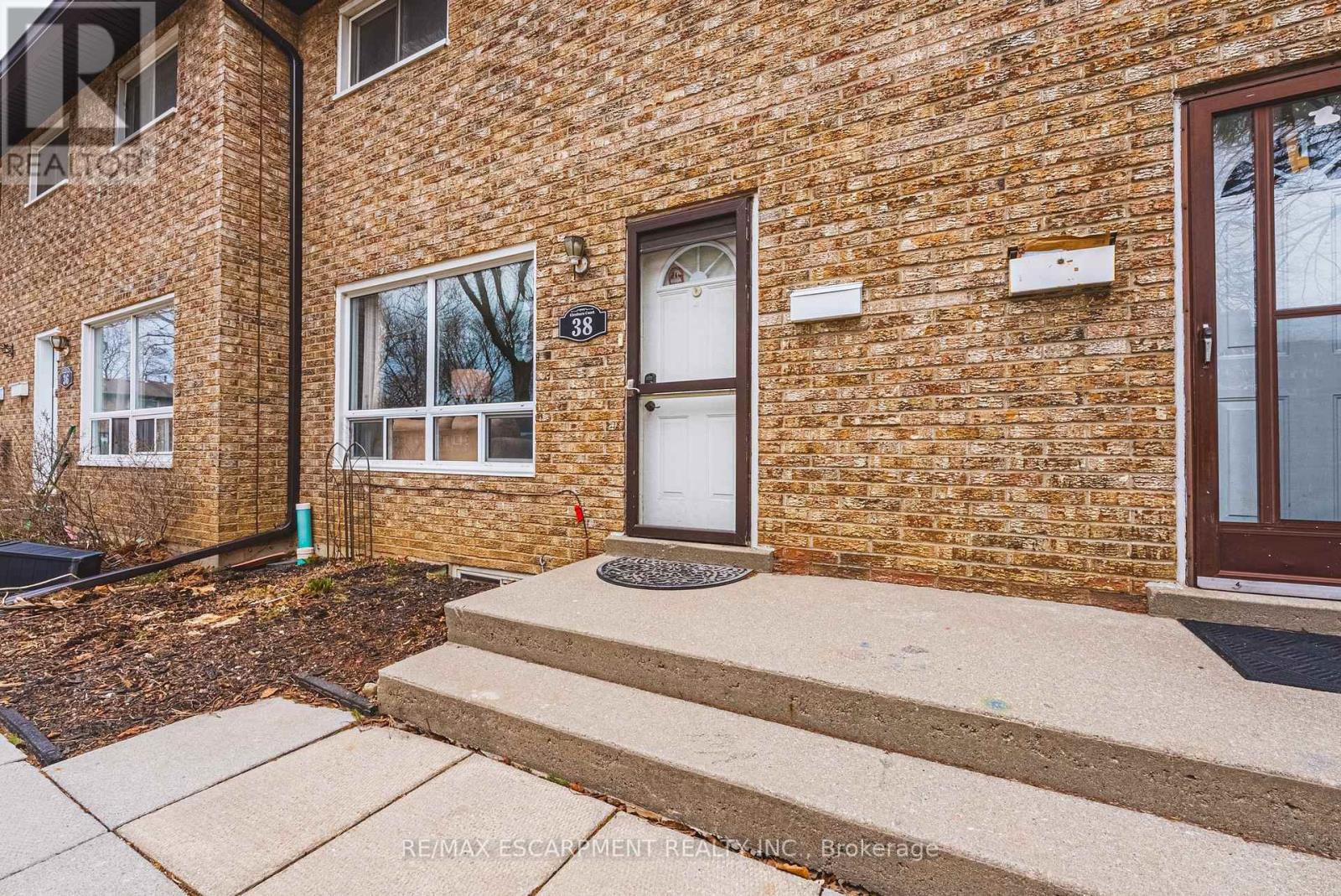 38 Glenburn Court, Hamilton (Riverdale), Ontario  L8E 1C8 - Photo 2 - X12897444