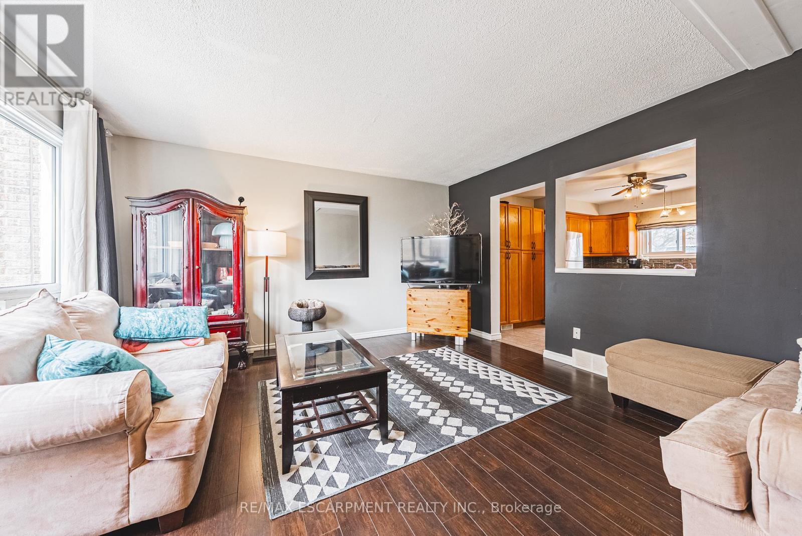 38 Glenburn Court, Hamilton (Riverdale), Ontario  L8E 1C8 - Photo 6 - X12897444