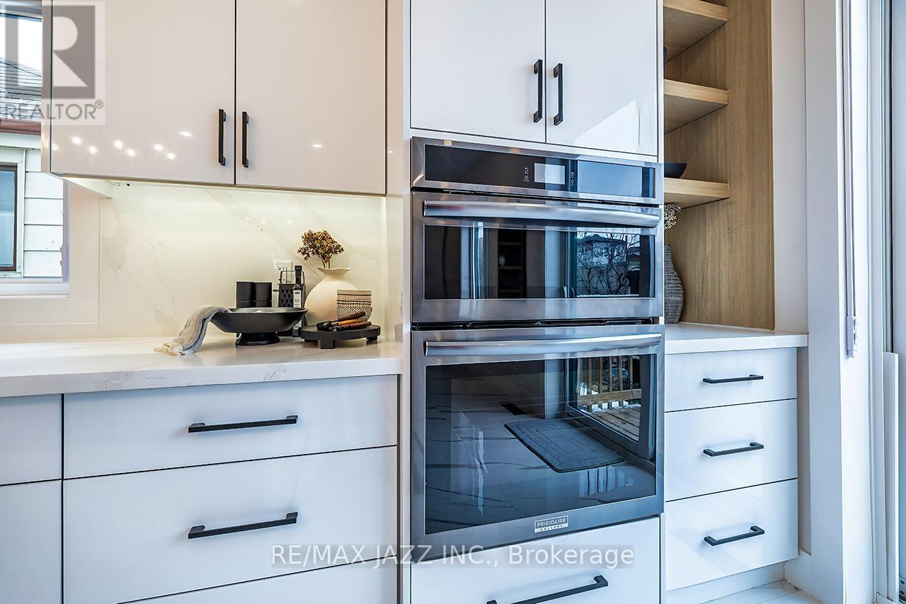 76 Haverson Boulevard, Toronto, Ontario  M6M 3J9 - Photo 16 - W12896536