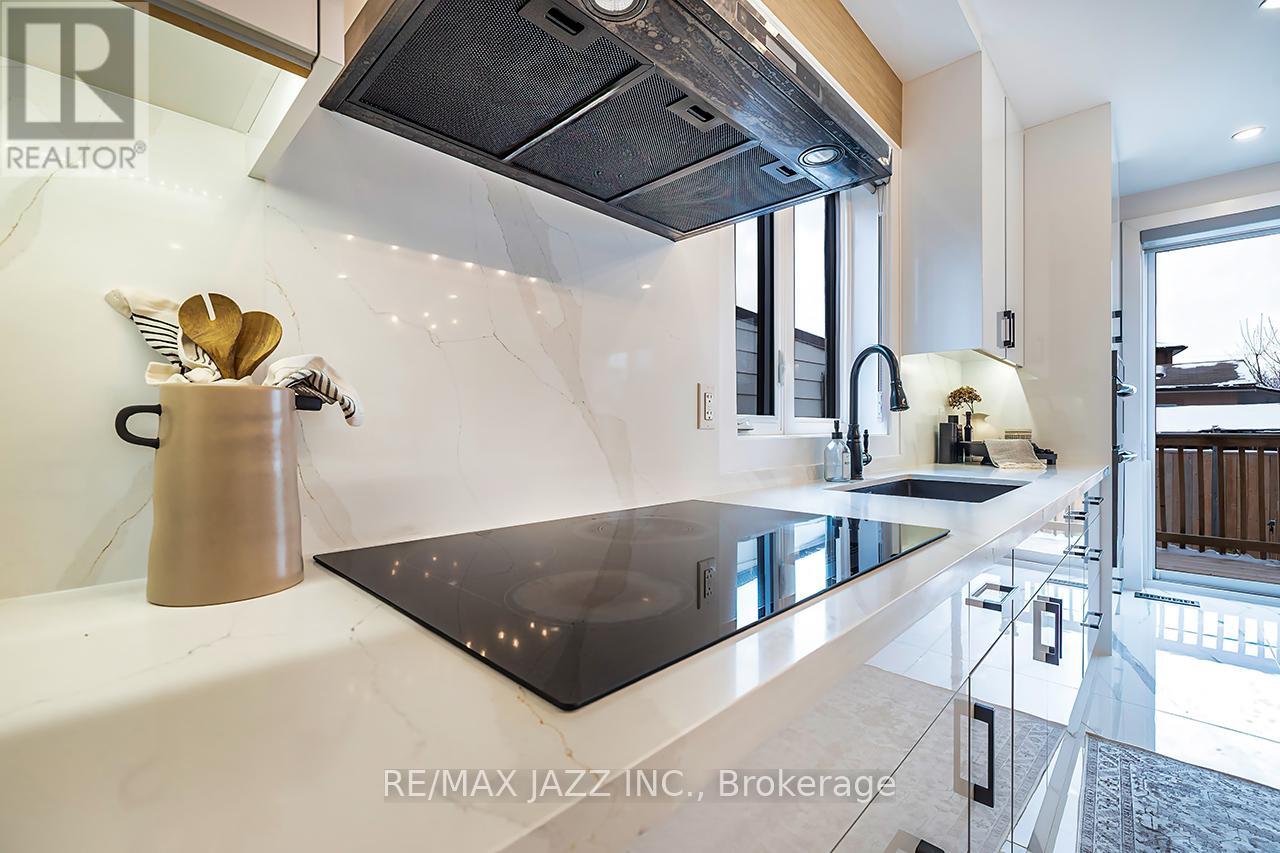 76 Haverson Boulevard, Toronto, Ontario  M6M 3J9 - Photo 12 - W12896536