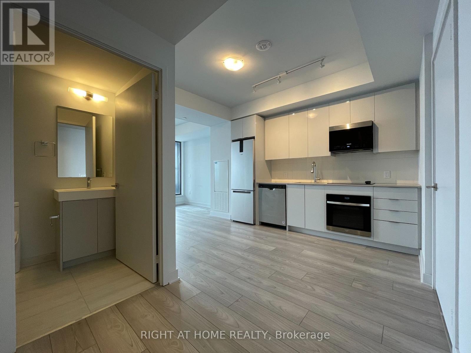 4403 - 2920 Highway 7, Vaughan, Ontario  L4K 0P4 - Photo 2 - N12707808