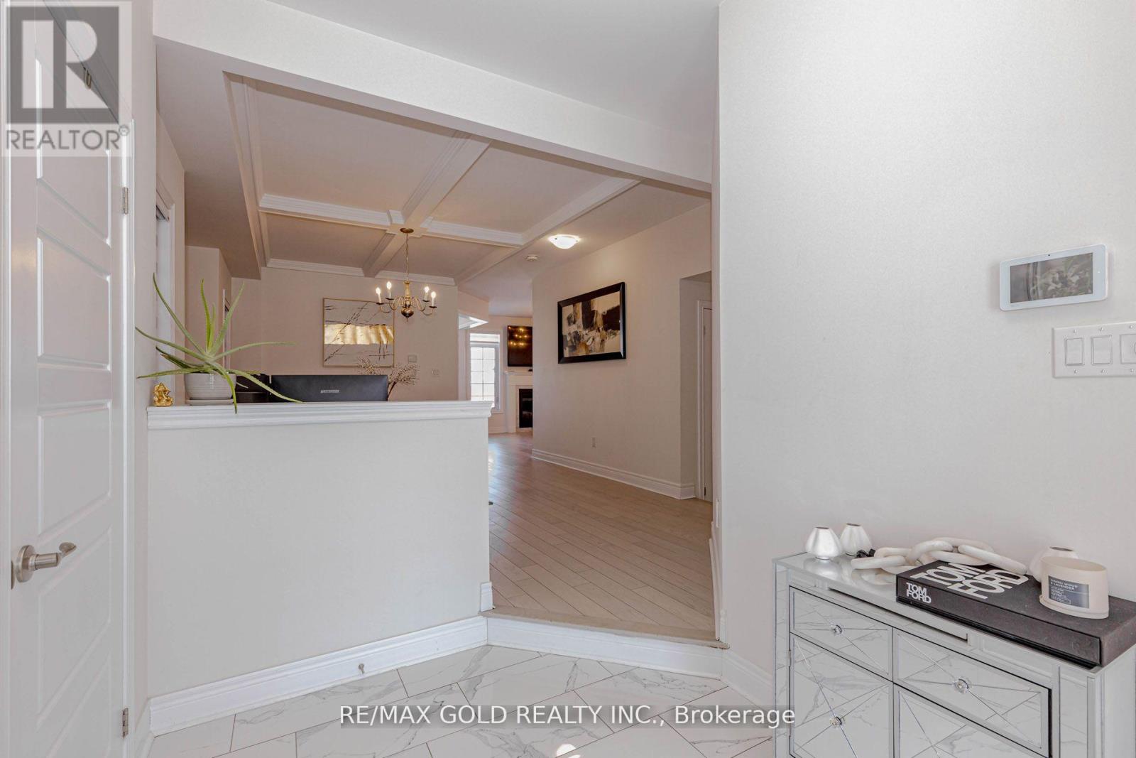 18 Branigan Crescent, Halton Hills, Ontario  L7G 0N2 - Photo 7 - W12895312