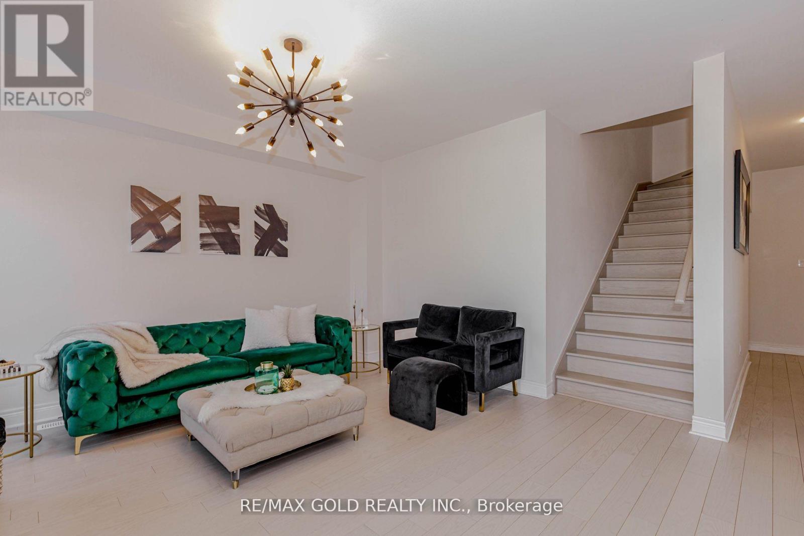 18 Branigan Crescent, Halton Hills, Ontario  L7G 0N2 - Photo 13 - W12895312