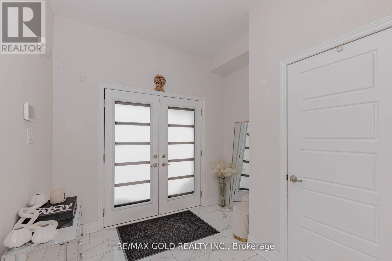 18 Branigan Crescent, Halton Hills, Ontario  L7G 0N2 - Photo 5 - W12895312