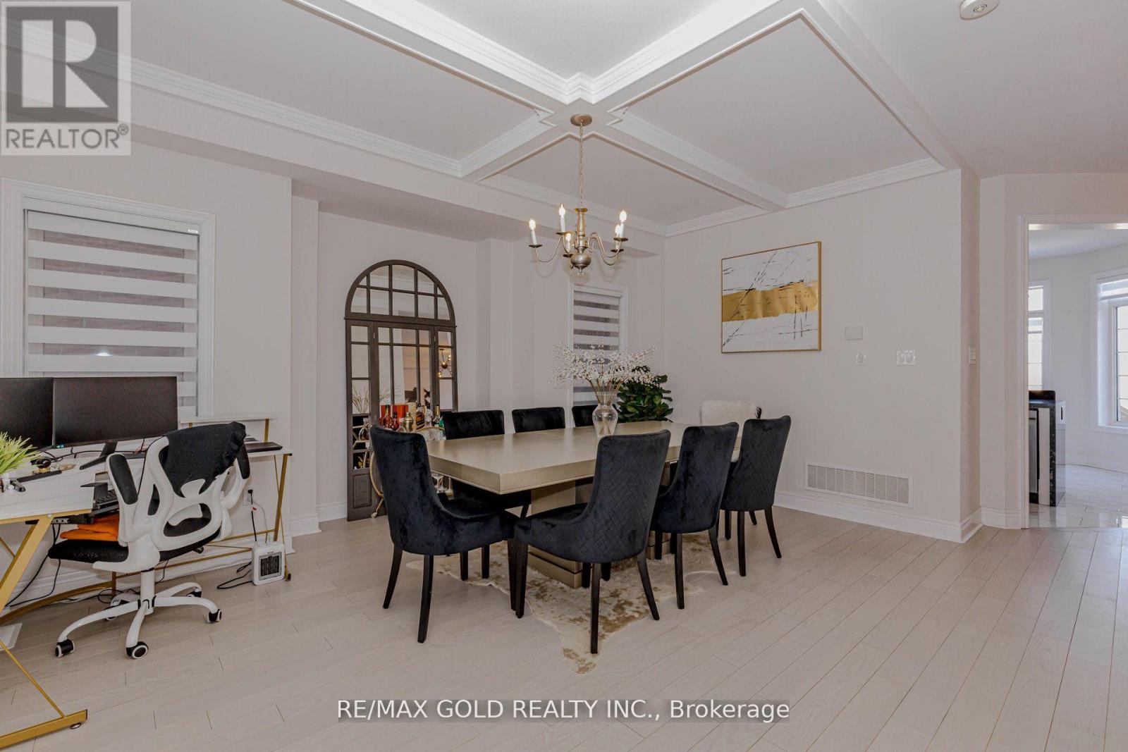 18 Branigan Crescent, Halton Hills, Ontario  L7G 0N2 - Photo 8 - W12895312