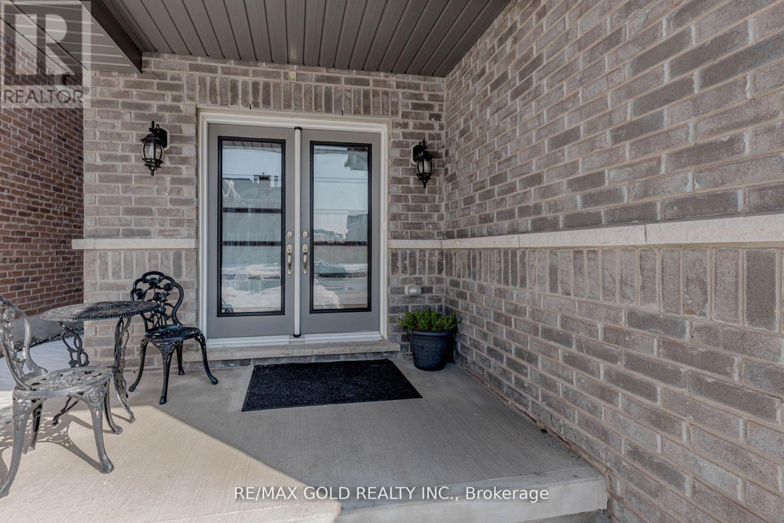 18 Branigan Crescent, Halton Hills, Ontario  L7G 0N2 - Photo 4 - W12895312