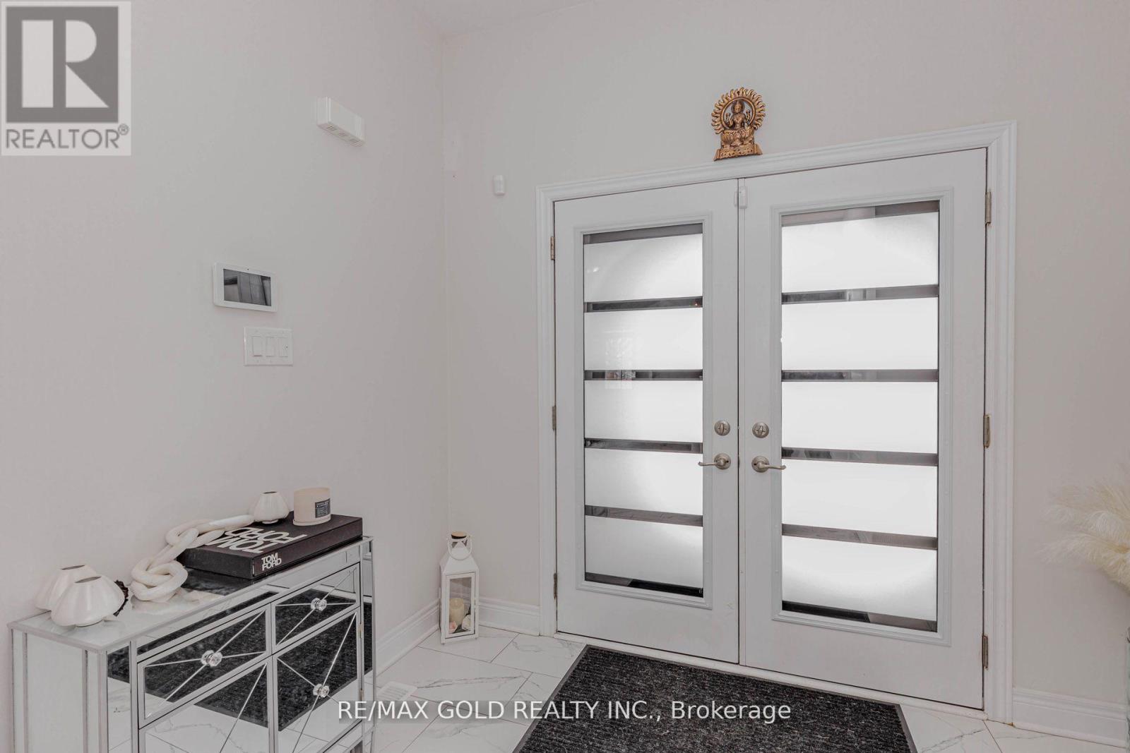 18 Branigan Crescent, Halton Hills, Ontario  L7G 0N2 - Photo 6 - W12895312