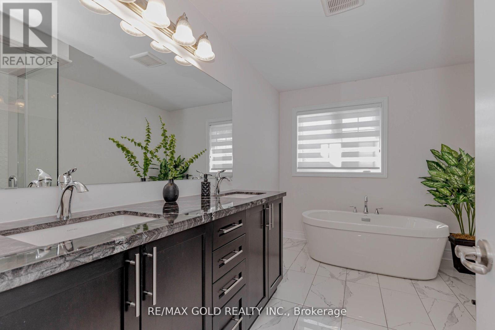 18 Branigan Crescent, Halton Hills, Ontario  L7G 0N2 - Photo 35 - W12895312