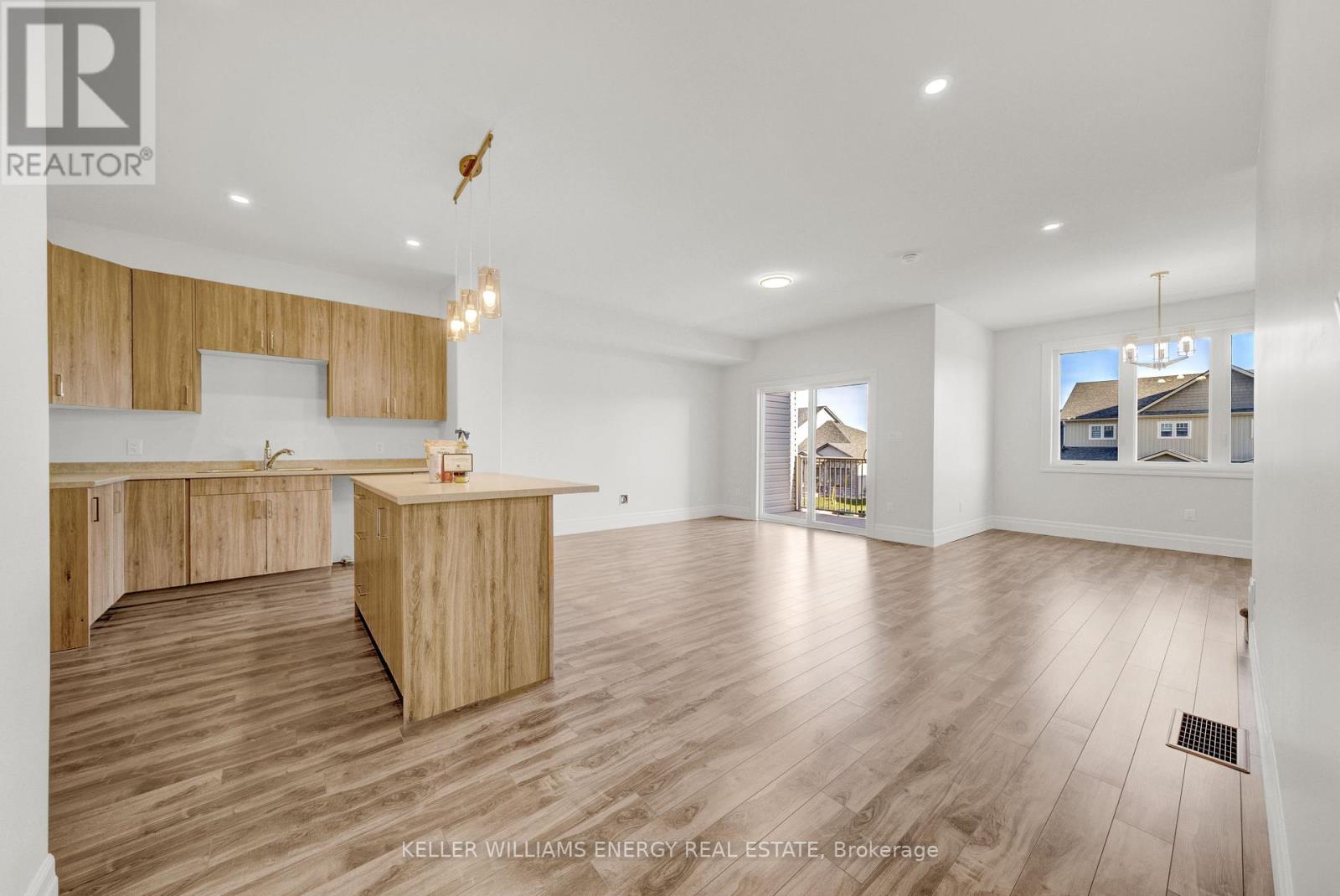 17 Markland Avenue, Prince Edward County, Ontario  K0K 2T0 - Photo 4 - X12897516