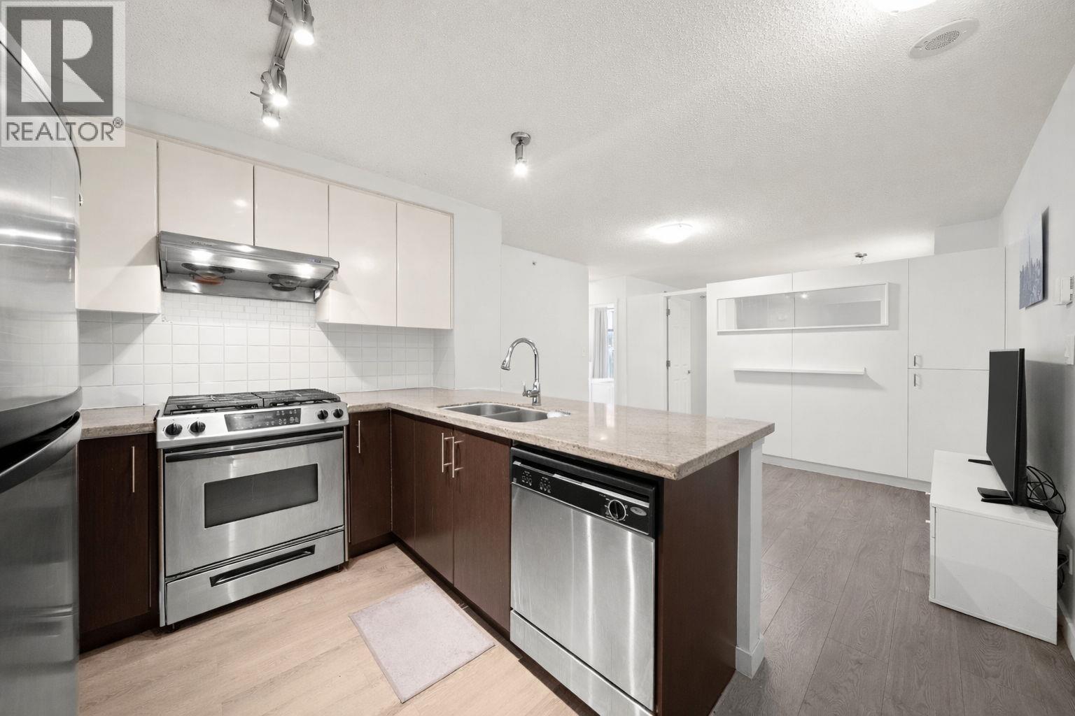 1603 2289 Yukon Crescent, Burnaby, British Columbia  V5C 0B2 - Photo 3 - R3101251