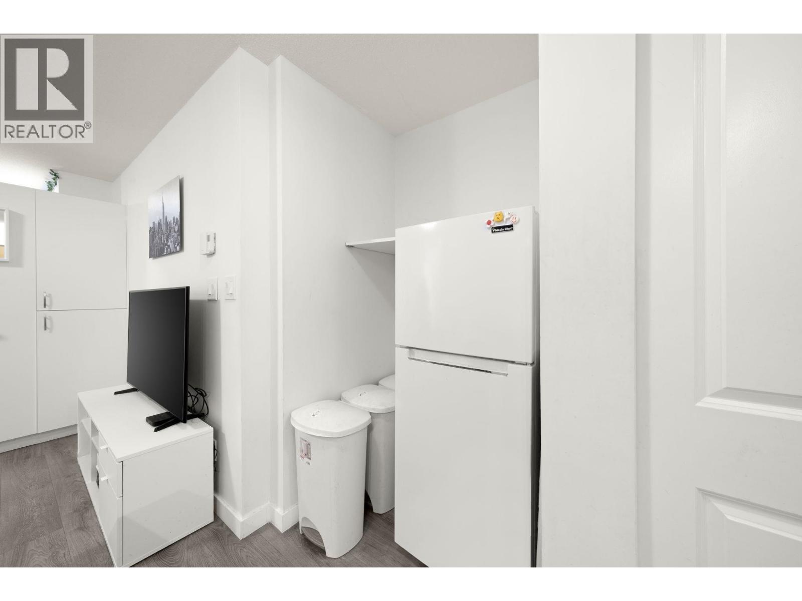 1603 2289 Yukon Crescent, Burnaby, British Columbia  V5C 0B2 - Photo 4 - R3101251