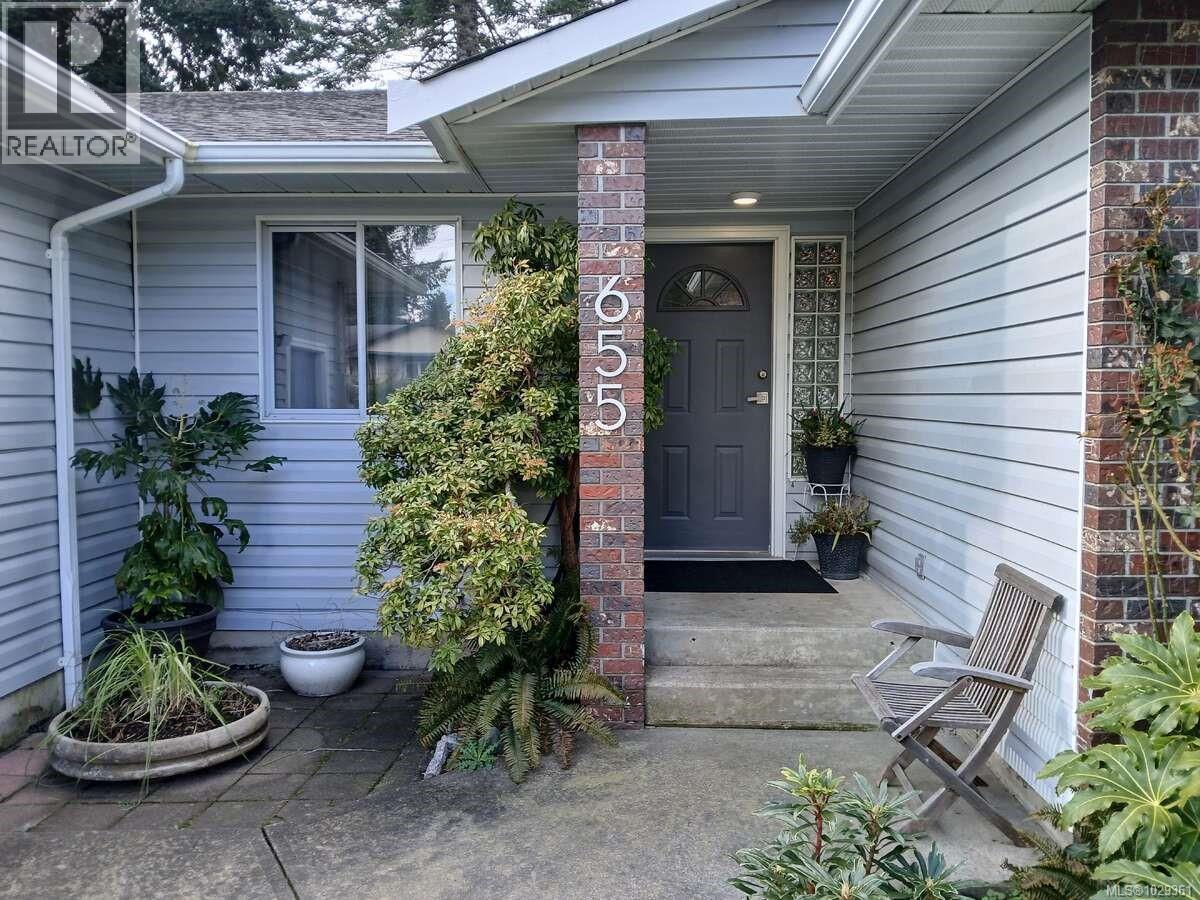 655 Totem Cres, Comox, British Columbia  V9M 3J8 - Photo 3 - 1029361