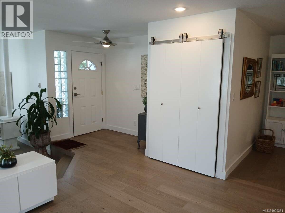 655 Totem Cres, Comox, British Columbia  V9M 3J8 - Photo 4 - 1029361