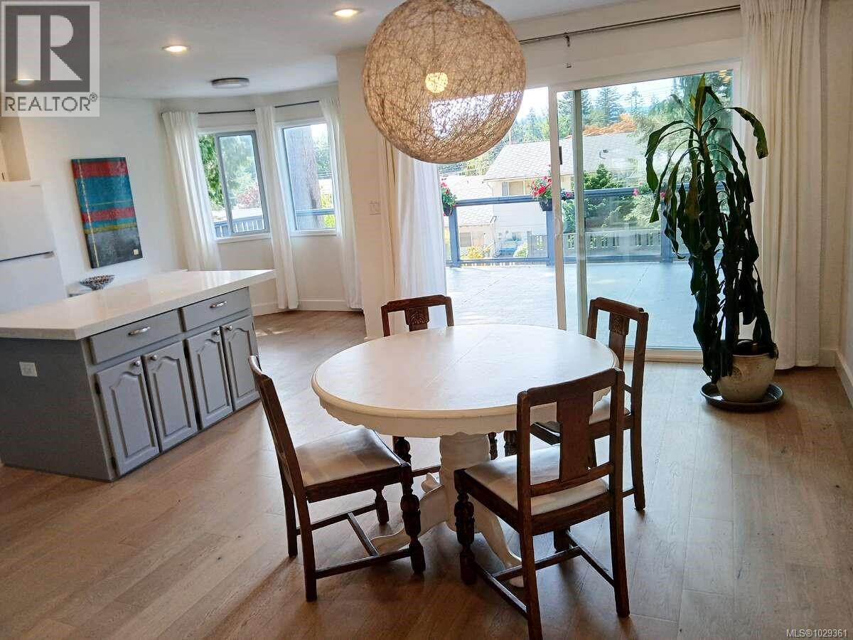 655 Totem Cres, Comox, British Columbia  V9M 3J8 - Photo 9 - 1029361