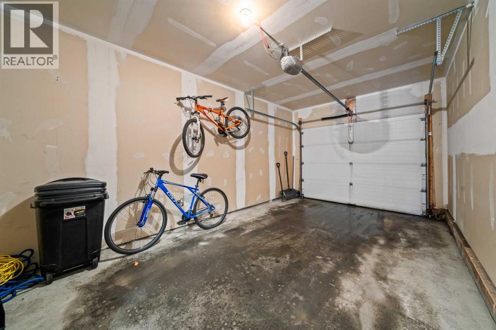 15 Copperpond Landing Se, Calgary, Alberta  T2Z 1G6 - Photo 37 - A2288713