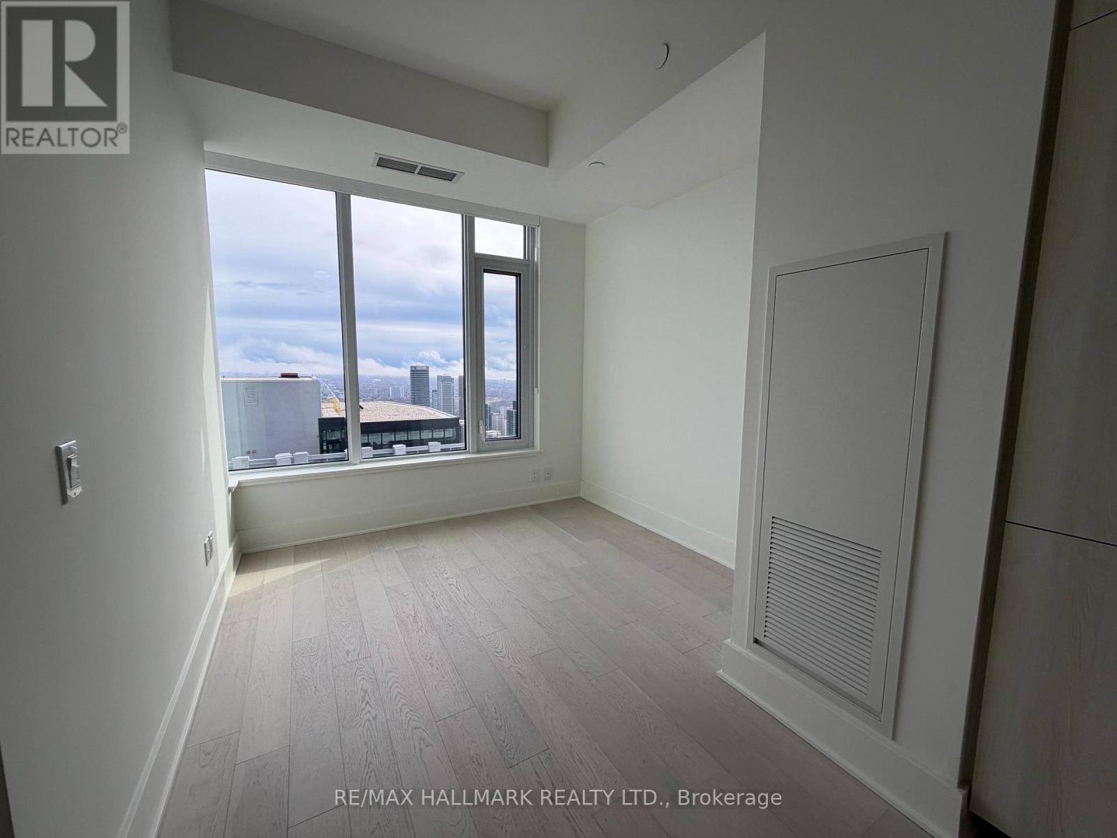 5705 - 11 Yorkville Avenue W, Toronto, Ontario  M4W 0B7 - Photo 17 - C12897540