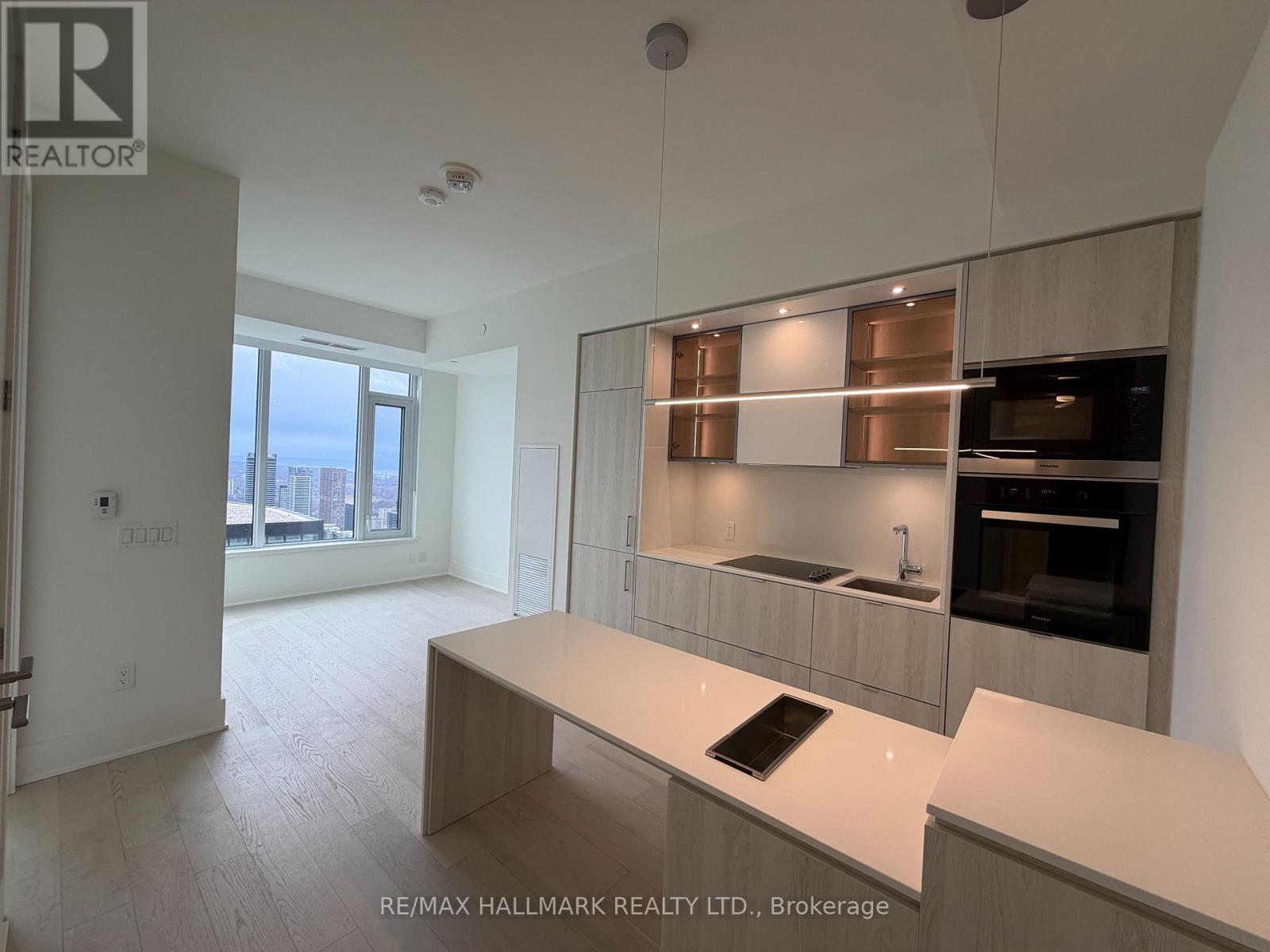 5705 - 11 Yorkville Avenue W, Toronto, Ontario  M4W 0B7 - Photo 4 - C12897540