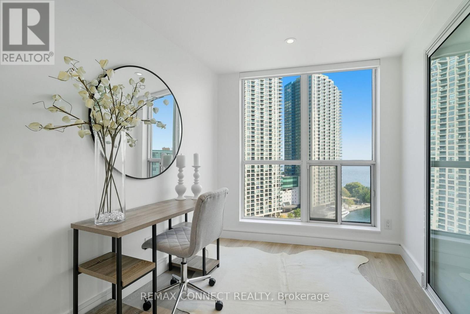 1504 - 208 Queens Quay W, Toronto (Waterfront Communities), Ontario  M5J 2Y5 - Photo 11 - C12897554