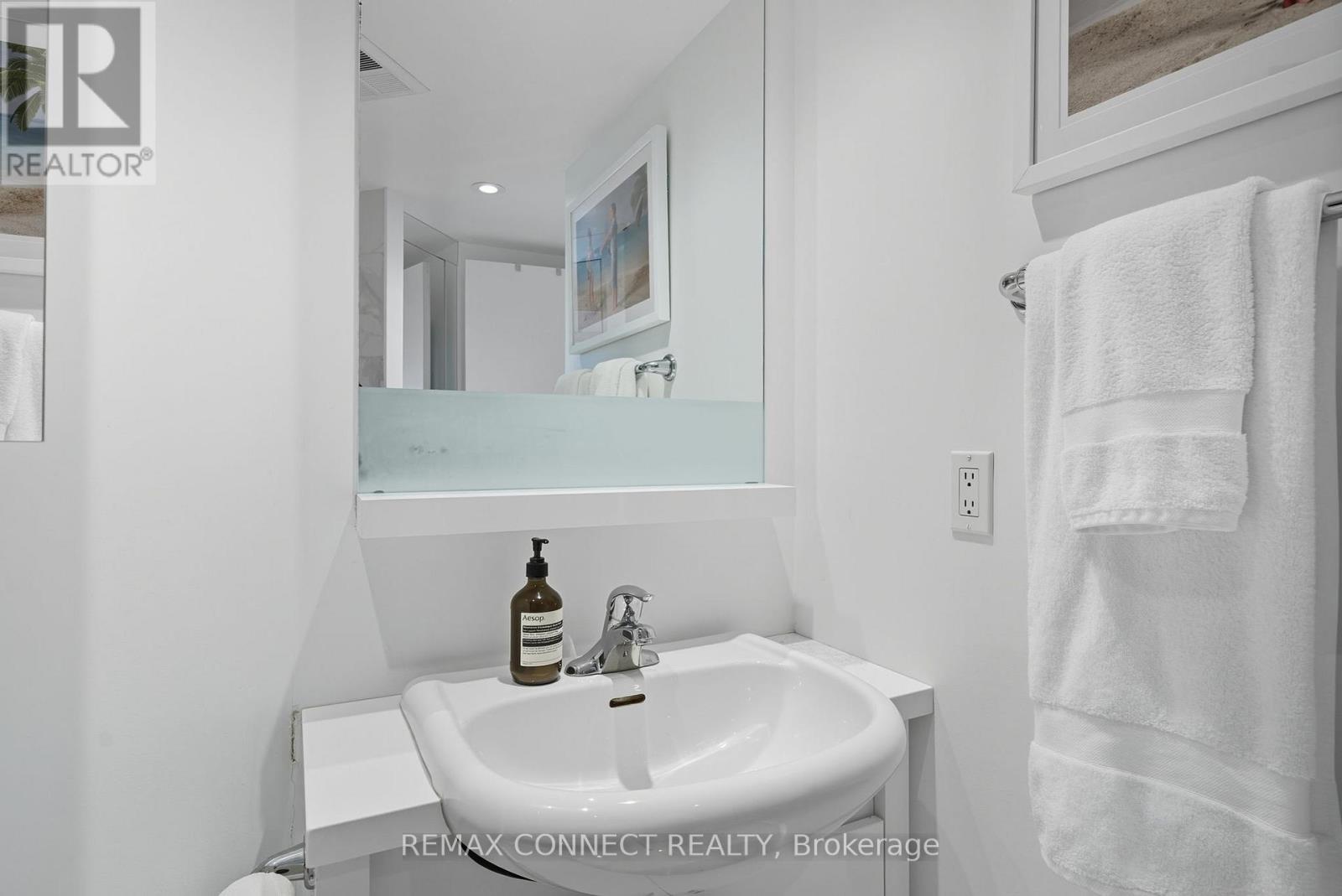 1504 - 208 Queens Quay W, Toronto (Waterfront Communities), Ontario  M5J 2Y5 - Photo 18 - C12897554