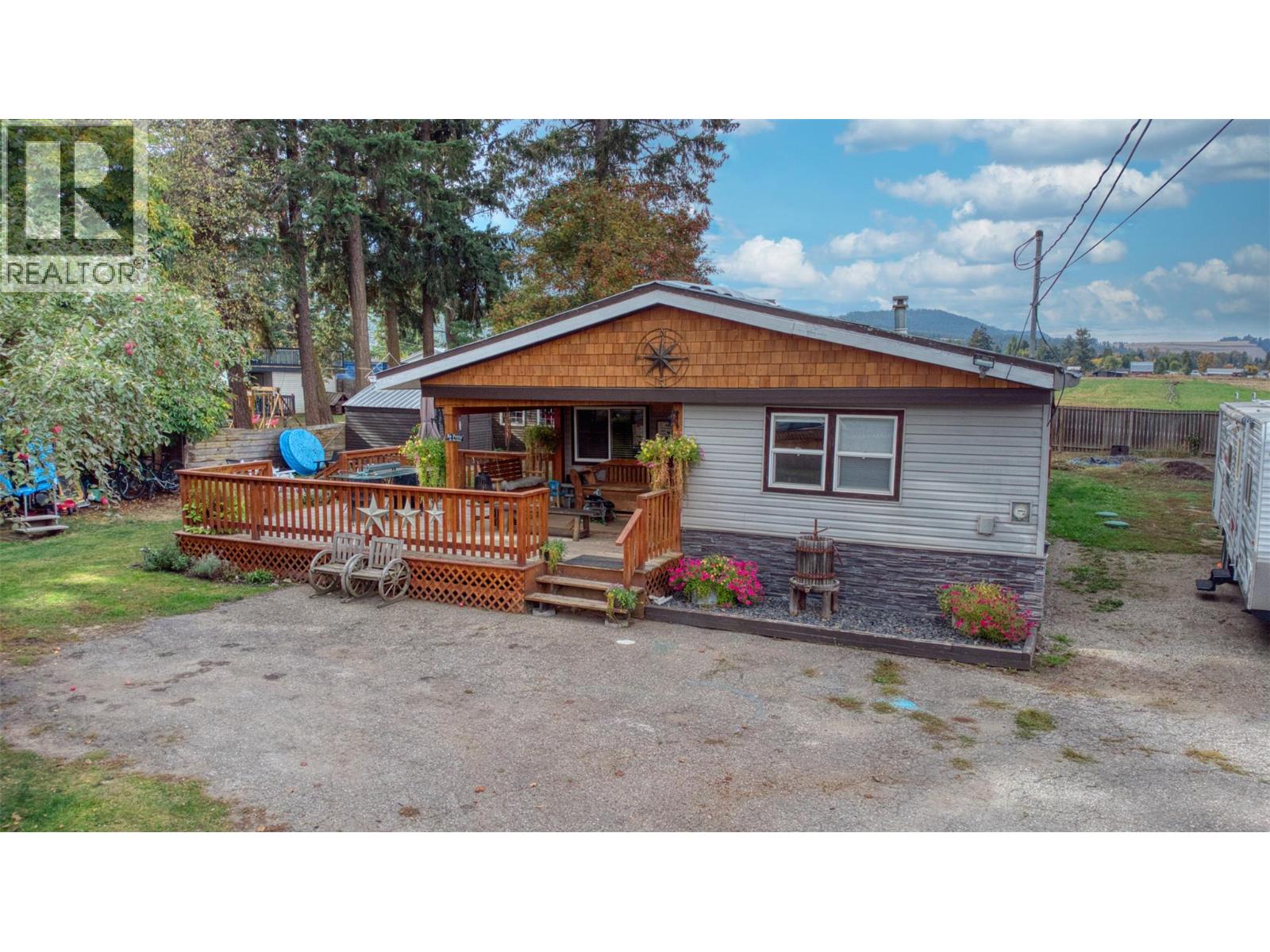 718 Fraser Road, Lumby, British Columbia  V0E 2G7 - Photo 1 - 10365713