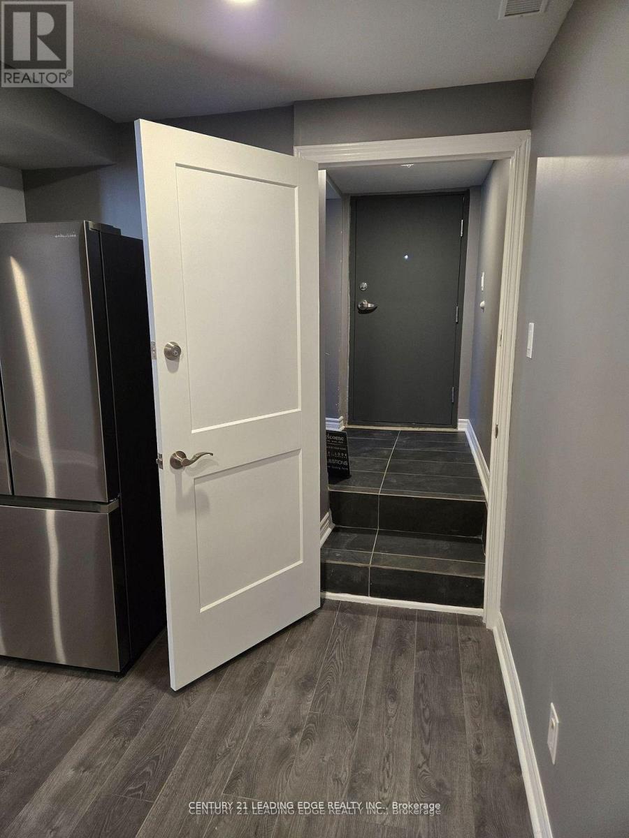 10 Lambton Avenue, Toronto, Ontario  M6N 2S1 - Photo 8 - W12897022