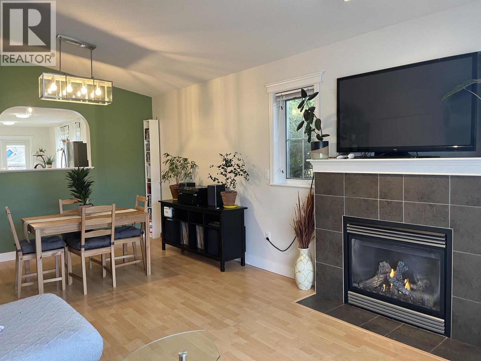 5726 Emily Way, Sechelt, British Columbia  V7Z 0N5 - Photo 3 - R3100926