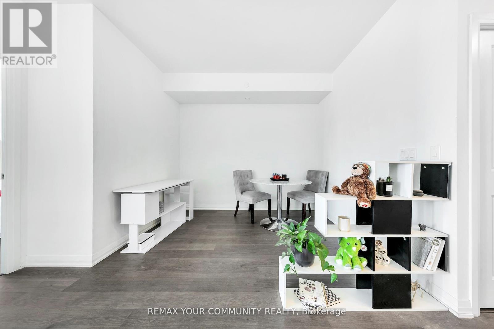 1807 - 65 Oneida Crescent, Richmond Hill, Ontario  L4B 0G9 - Photo 9 - N12897588