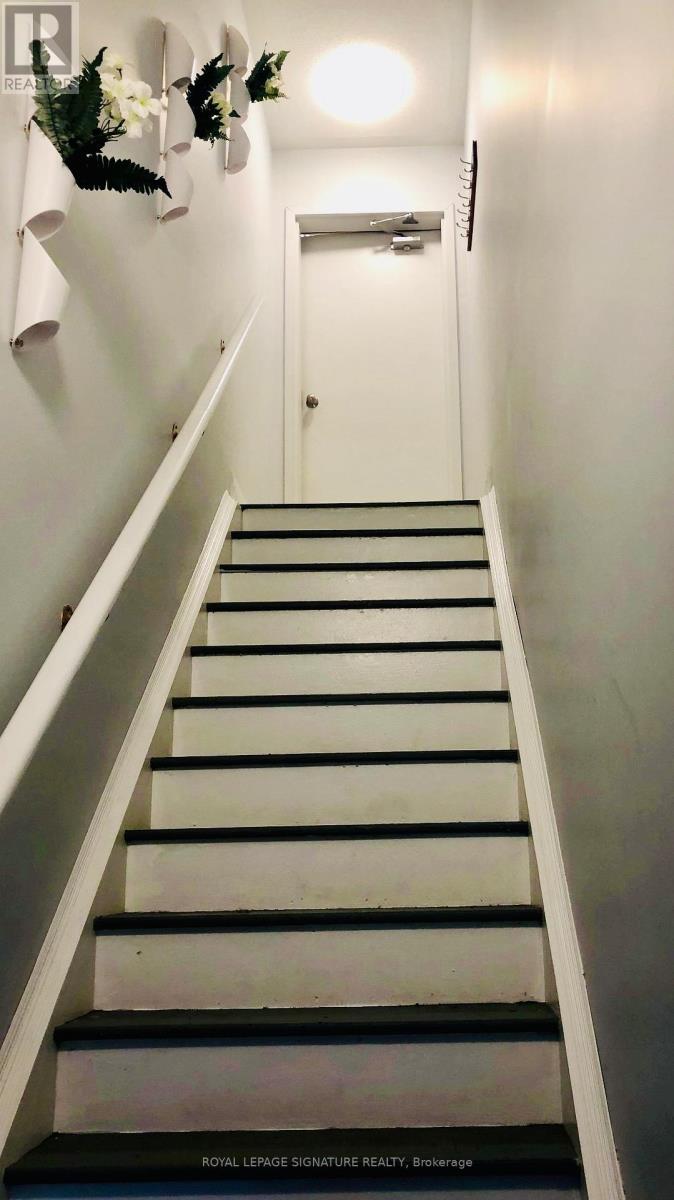 6 - 39 Hays Boulevard, Oakville, Ontario  L6H 0J1 - Photo 3 - W12897568