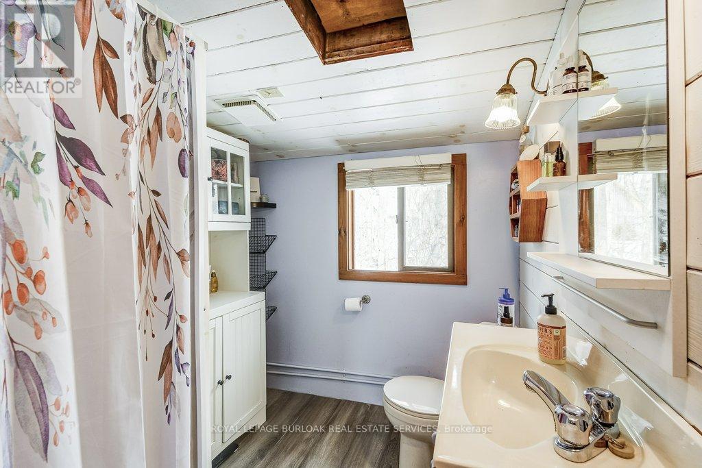 716 Sandy Bay Road, Haldimand (Dunnville), Ontario  N1A 2W6 - Photo 13 - X12897526