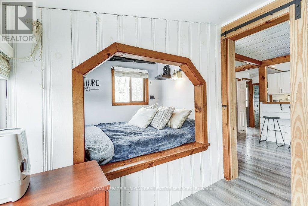 716 Sandy Bay Road, Haldimand (Dunnville), Ontario  N1A 2W6 - Photo 17 - X12897526