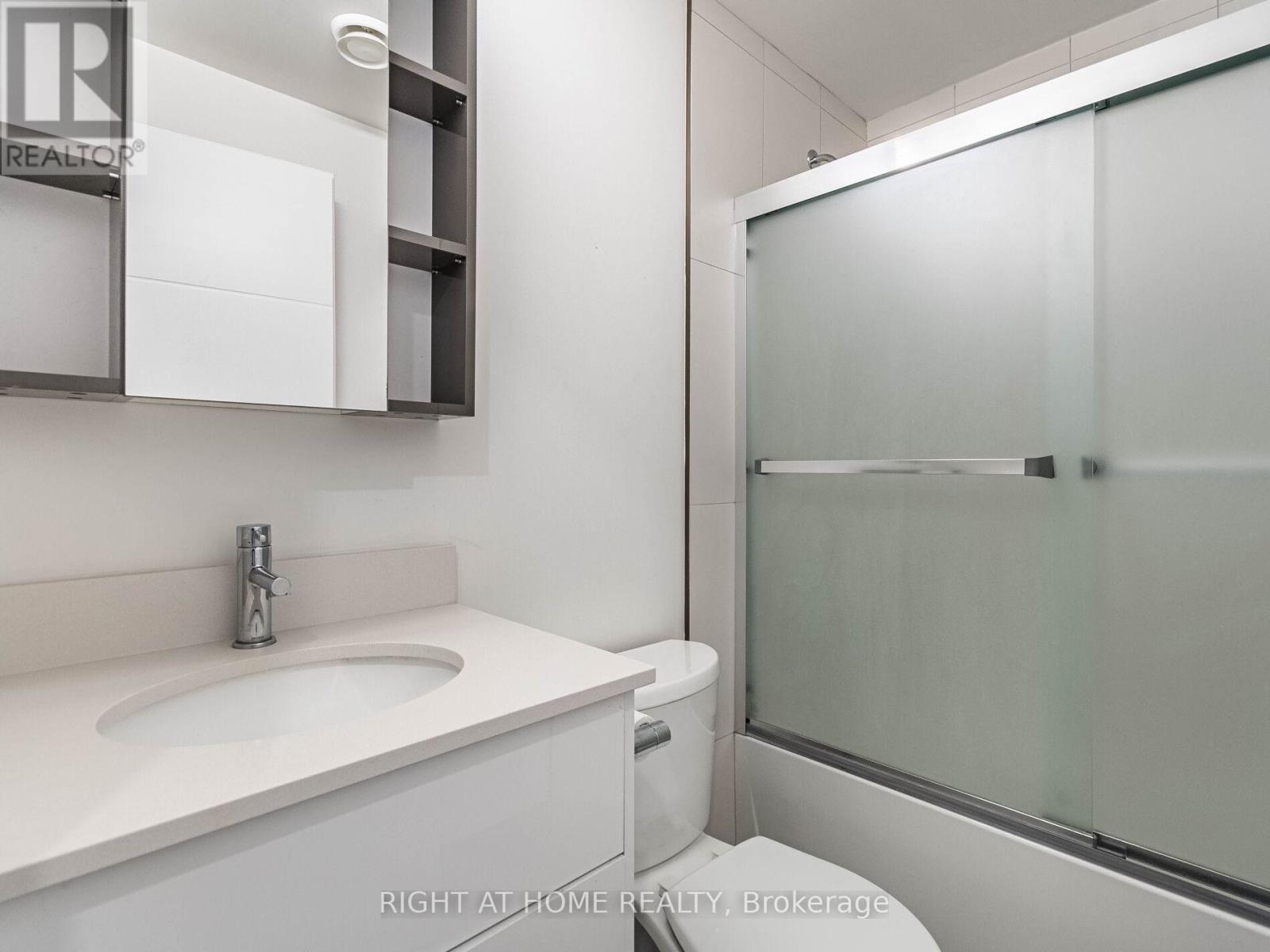 1409 - 60 Frederick Street, Kitchener, Ontario  N2H 0C7 - Photo 11 - X12897538