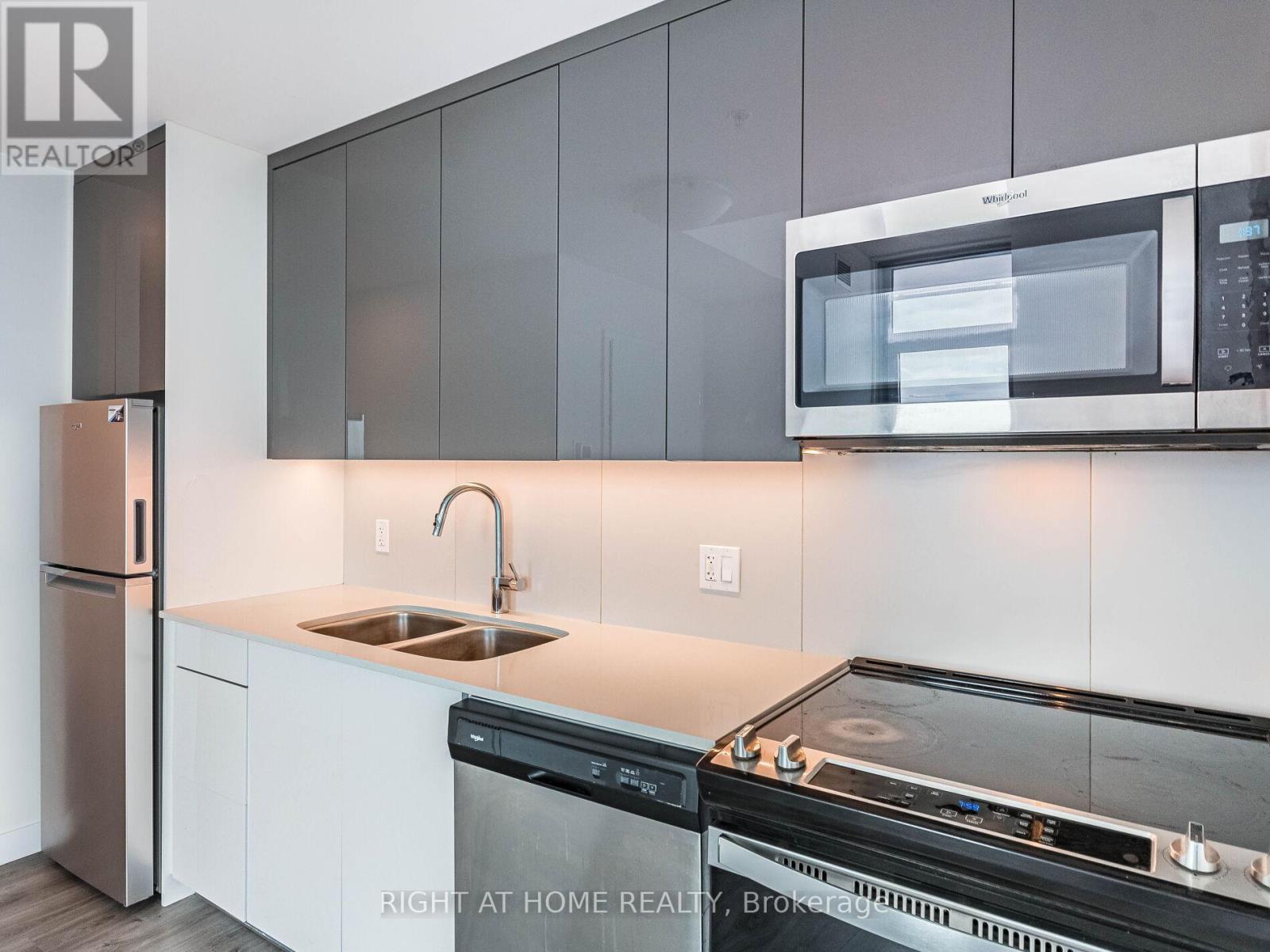 1409 - 60 Frederick Street, Kitchener, Ontario  N2H 0C7 - Photo 17 - X12897538