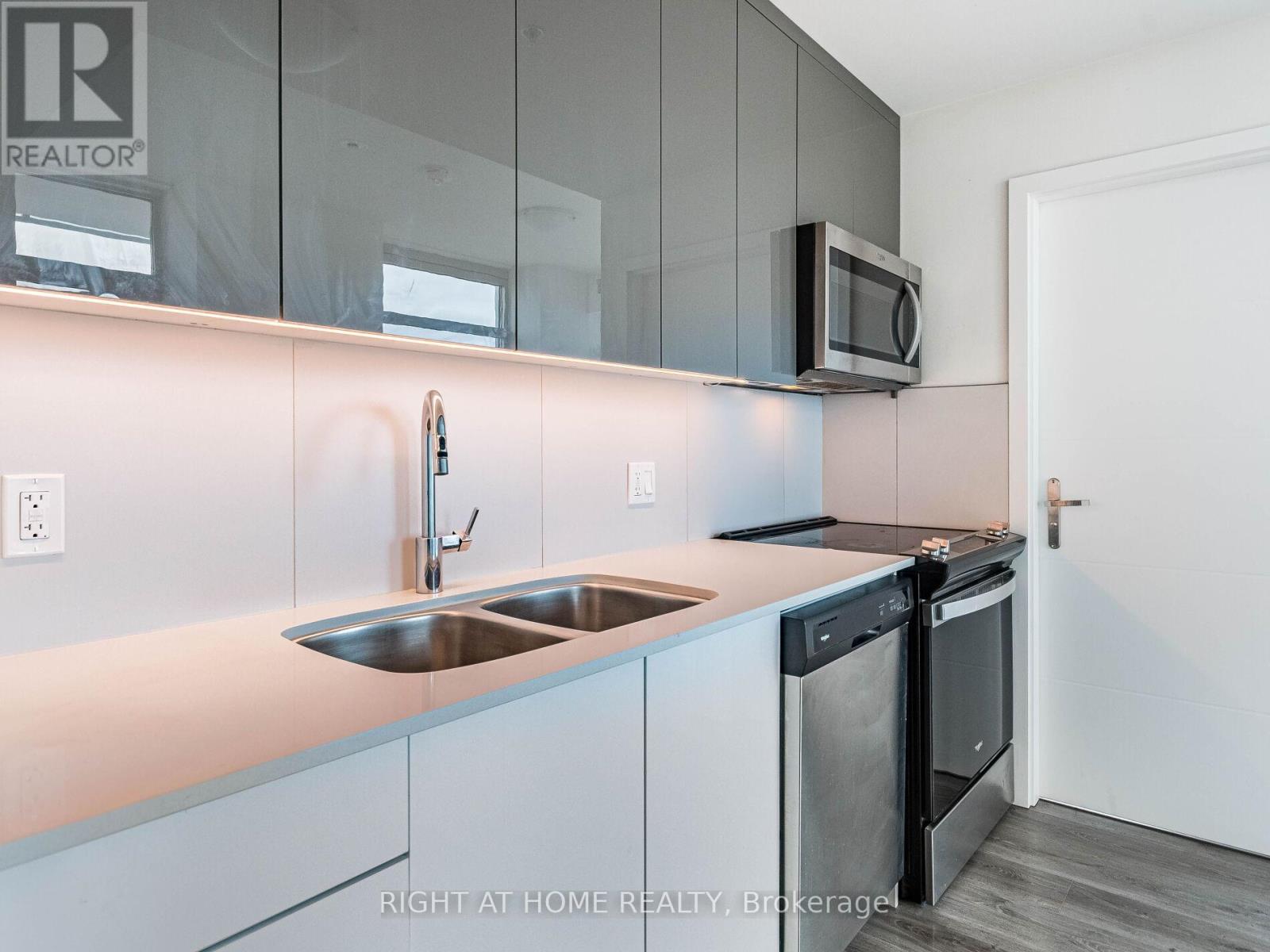 1409 - 60 Frederick Street, Kitchener, Ontario  N2H 0C7 - Photo 18 - X12897538