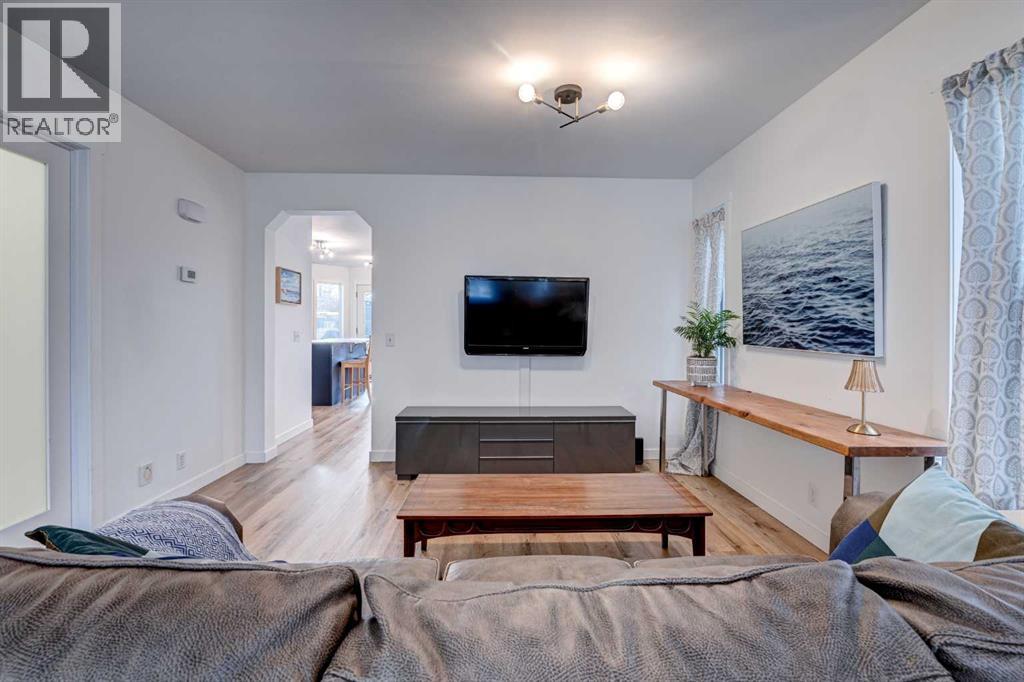 126 Hidden Crescent Nw, Calgary, Alberta  T3A 5L3 - Photo 7 - A2293380