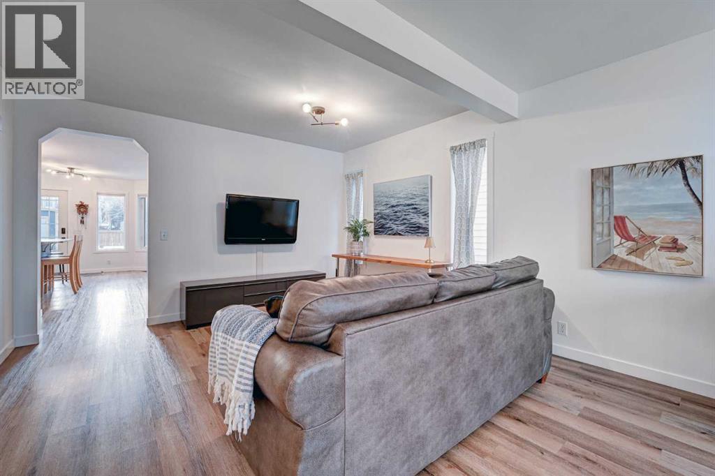 126 Hidden Crescent Nw, Calgary, Alberta  T3A 5L3 - Photo 8 - A2293380