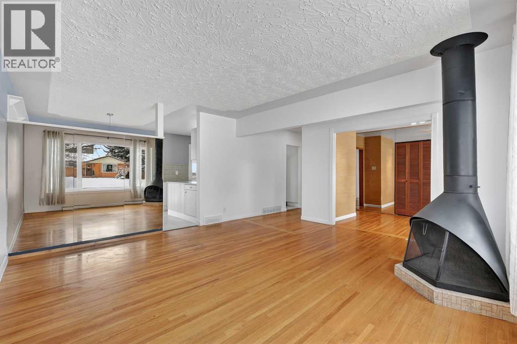 79 Hillary Crescent Sw, Calgary, Alberta  T2V 5J3 - Photo 12 - A2294116